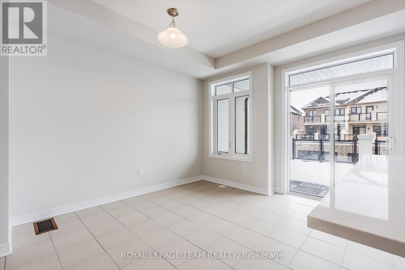 96 Grassbank Road, Brampton, Ontario  L6R 4E6 - Photo 12 - W12686758