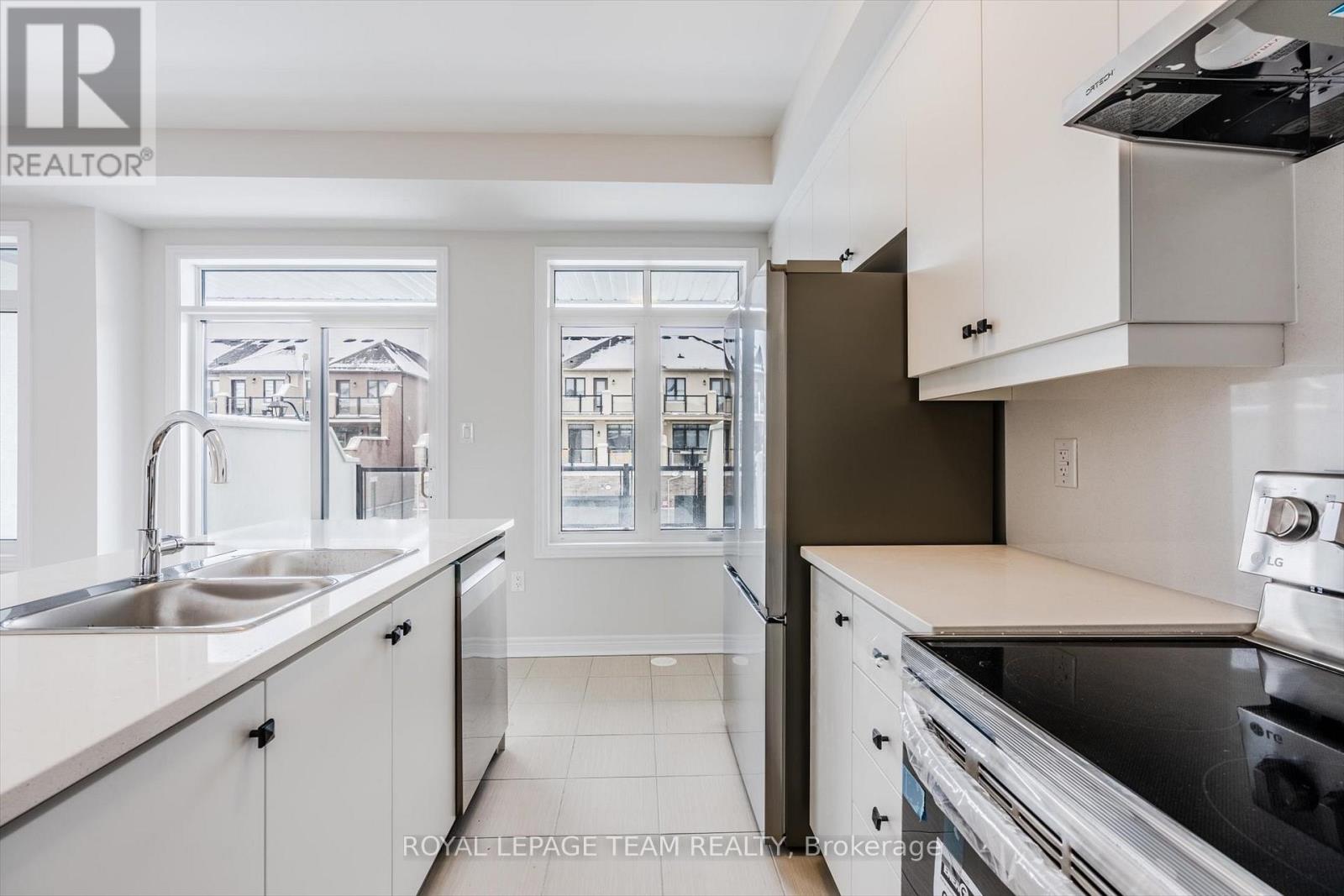 96 Grassbank Road, Brampton, Ontario  L6R 4E6 - Photo 17 - W12686758