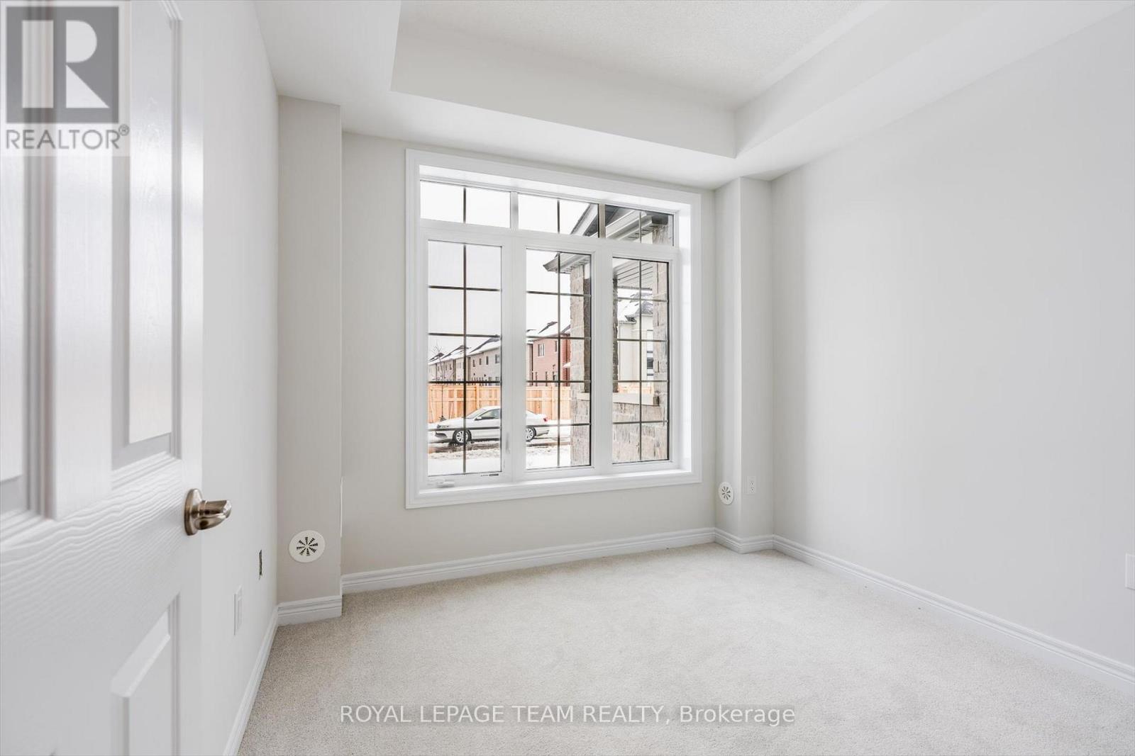 96 Grassbank Road, Brampton, Ontario  L6R 4E6 - Photo 3 - W12686758