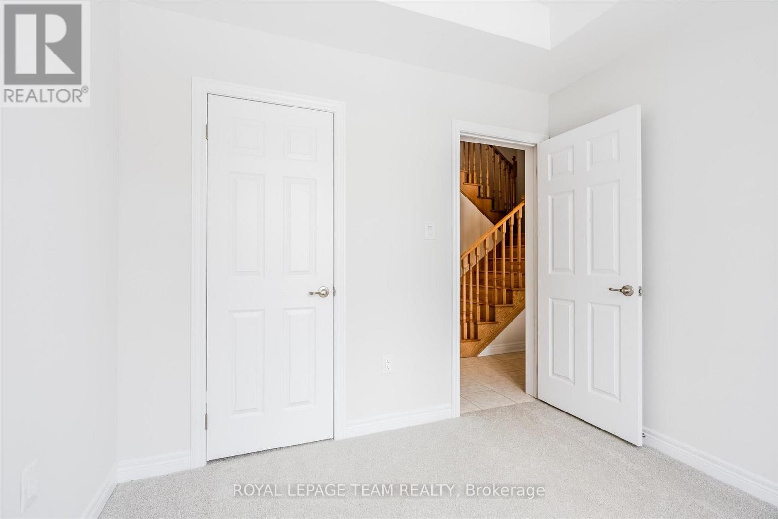 96 Grassbank Road, Brampton, Ontario  L6R 4E6 - Photo 4 - W12686758