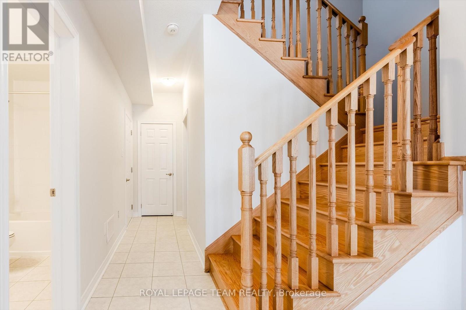 96 Grassbank Road, Brampton, Ontario  L6R 4E6 - Photo 5 - W12686758