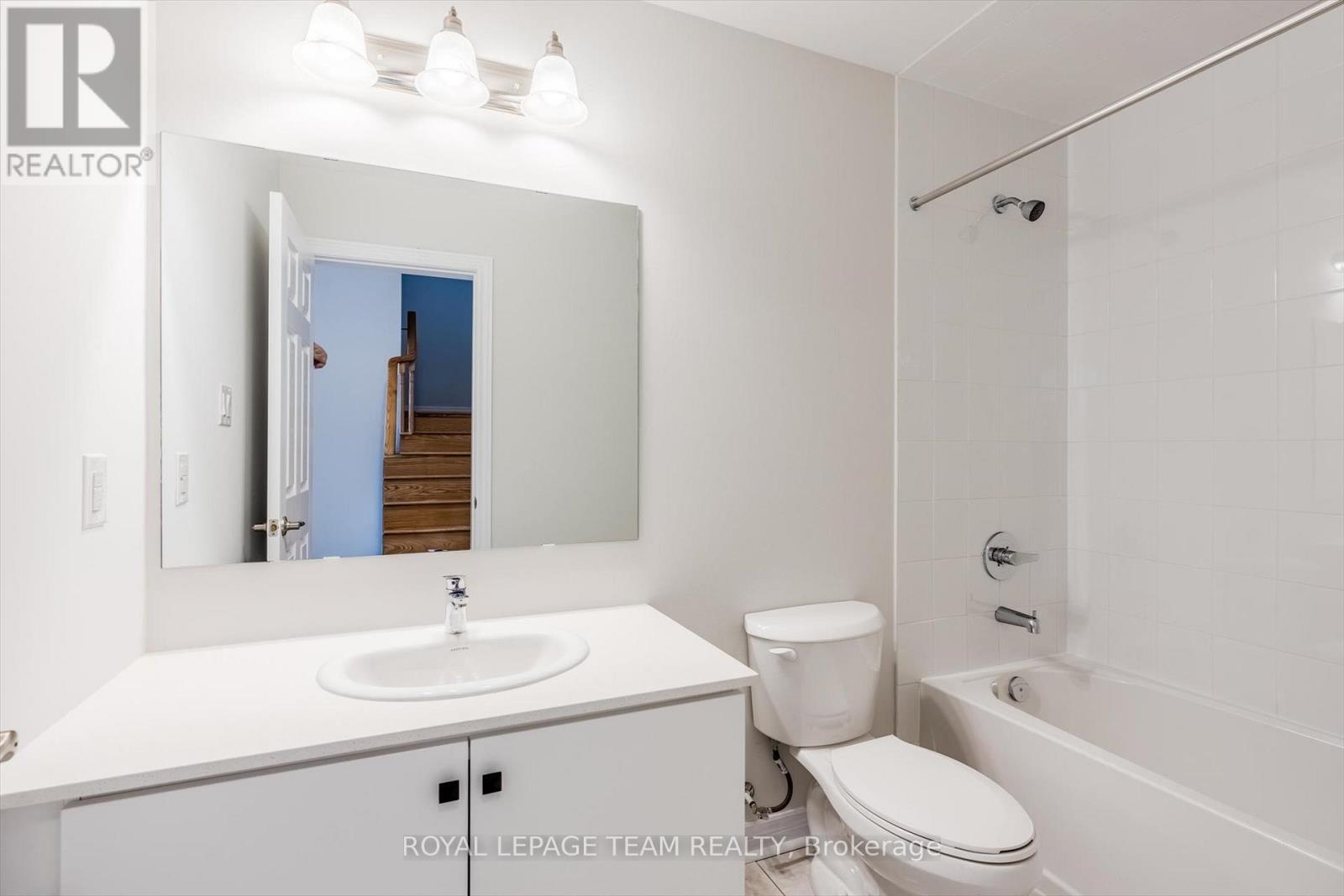 96 Grassbank Road, Brampton, Ontario  L6R 4E6 - Photo 6 - W12686758