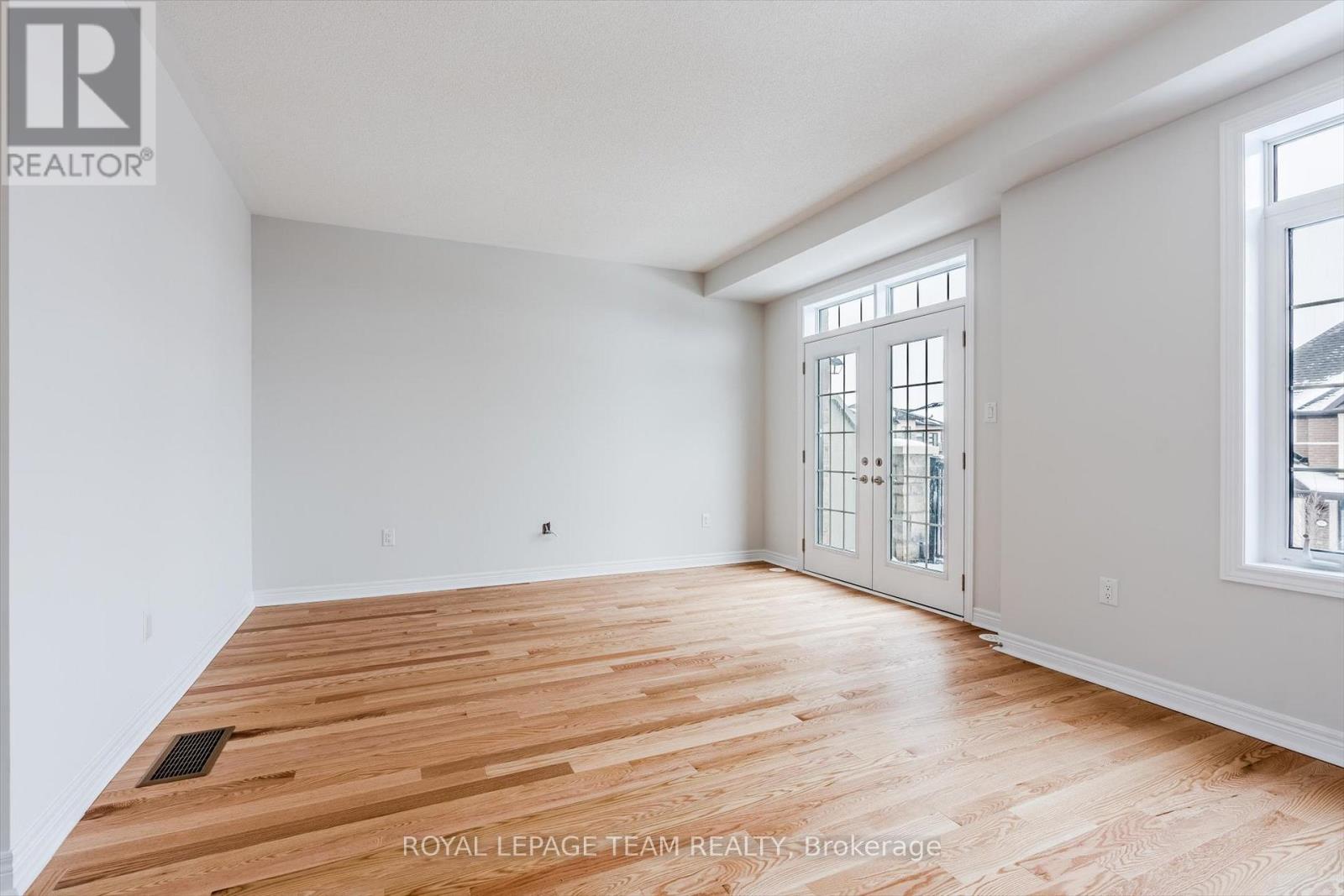 96 Grassbank Road, Brampton, Ontario  L6R 4E6 - Photo 9 - W12686758