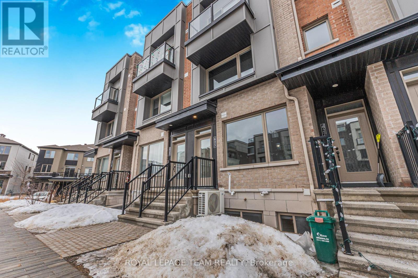 625 Makwa Private, Ottawa, Ontario  K1K 5A4 - Photo 2 - X12686524