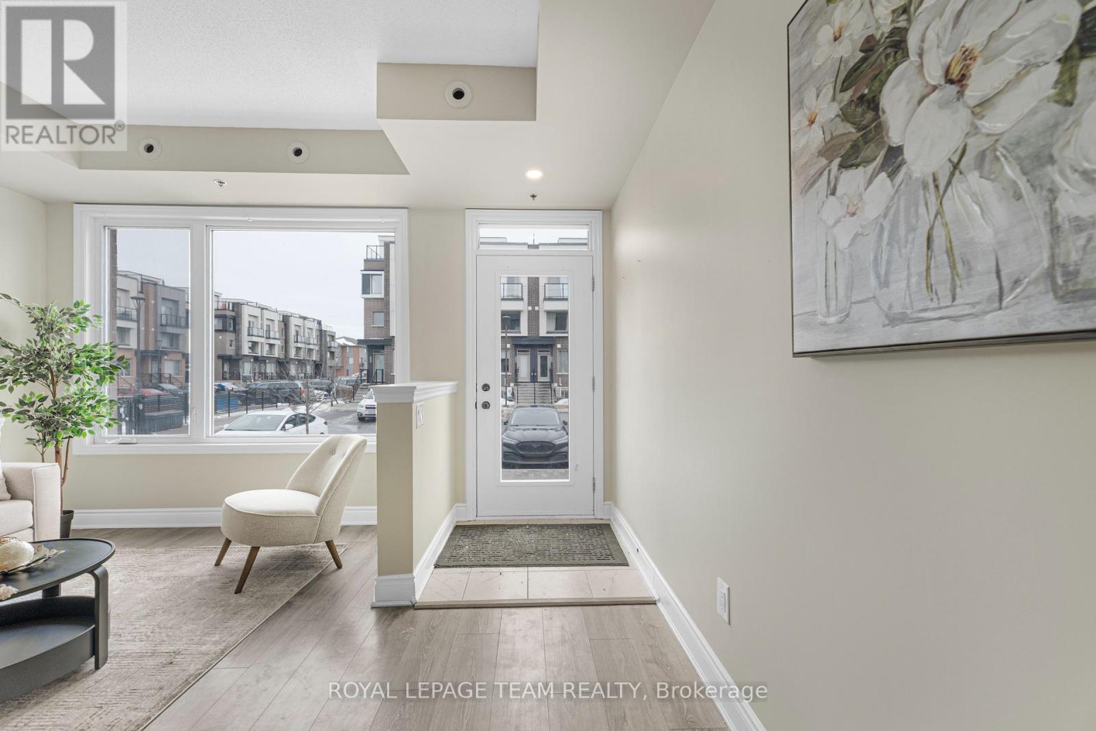 625 Makwa Private, Ottawa, Ontario  K1K 5A4 - Photo 4 - X12686524