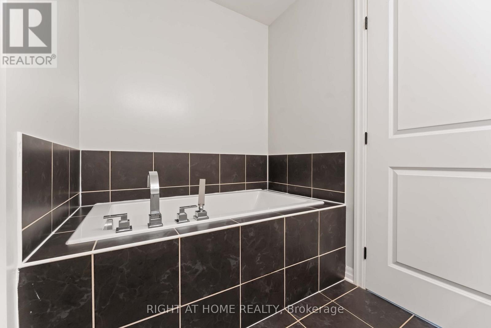 237 Kingswell Street, Ottawa, Ontario  K1T 0L1 - Photo 21 - X12686594