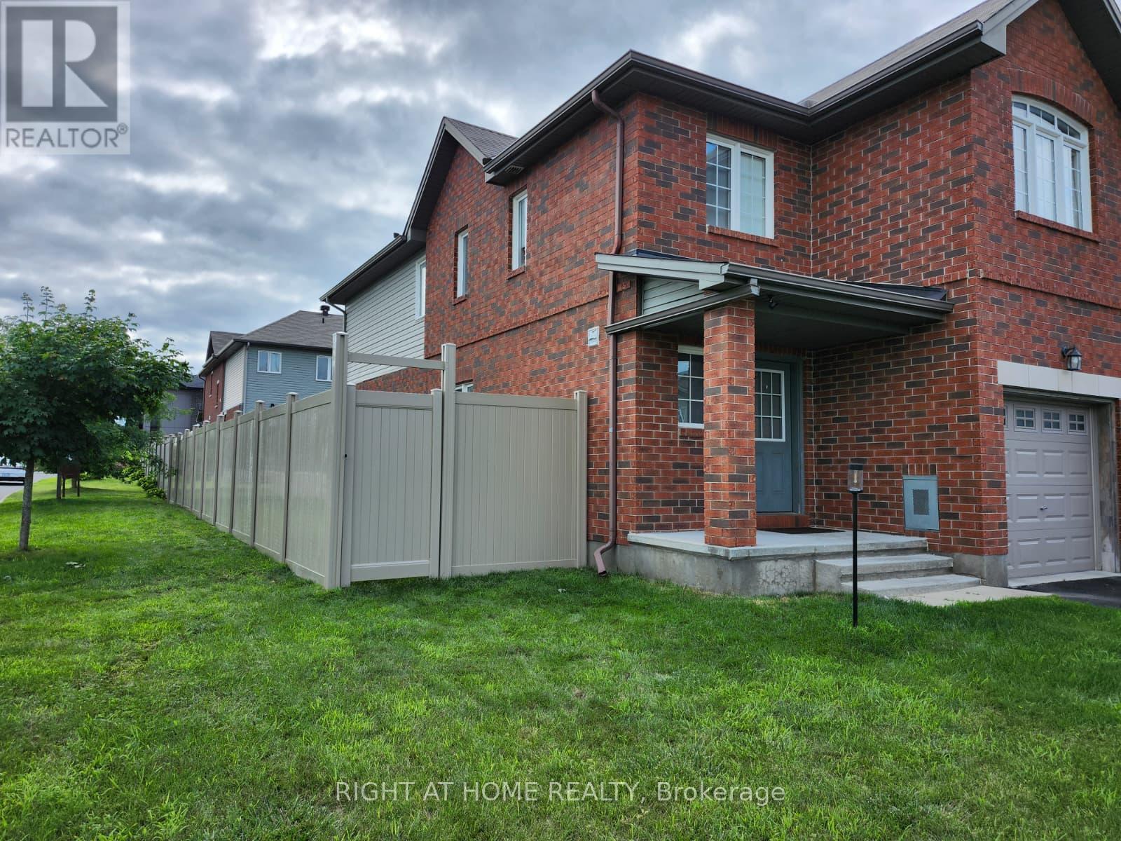 237 Kingswell Street, Ottawa, Ontario  K1T 0L1 - Photo 3 - X12686594