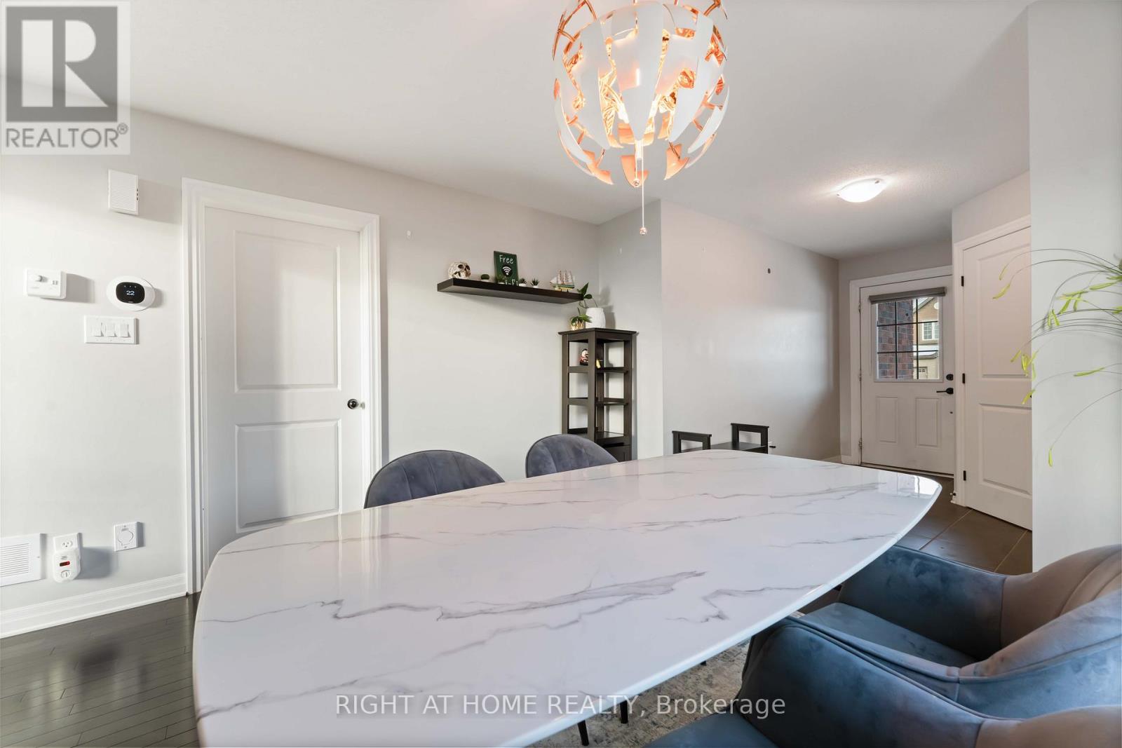 237 Kingswell Street, Ottawa, Ontario  K1T 0L1 - Photo 4 - X12686594