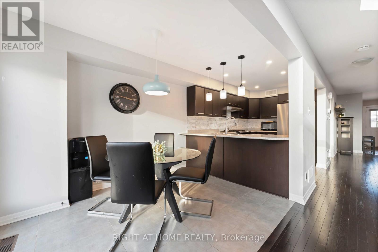 237 Kingswell Street, Ottawa, Ontario  K1T 0L1 - Photo 9 - X12686594