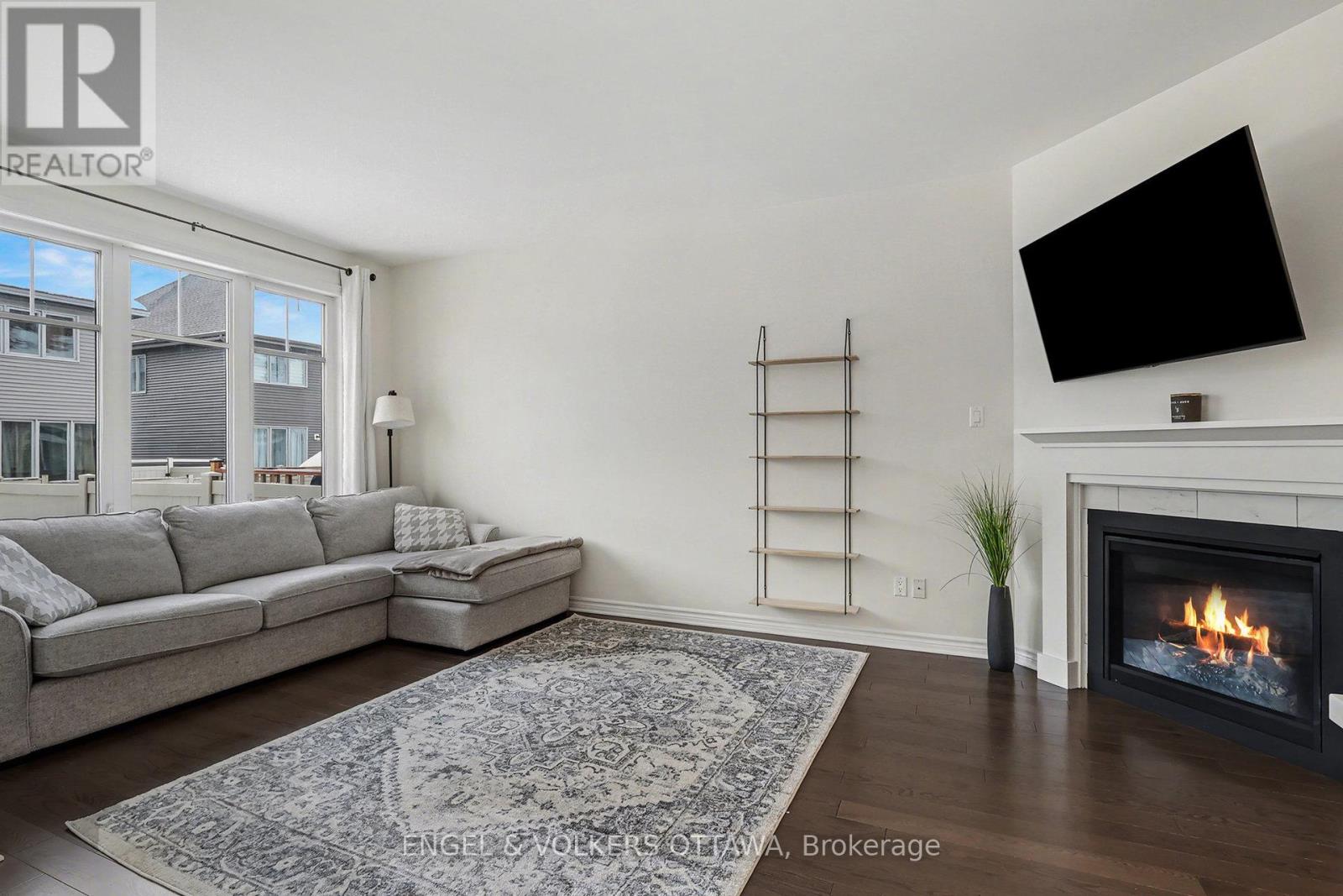 3987 Kelly Farm Drive, Ottawa, Ontario  K1T 0R7 - Photo 2 - X12686670