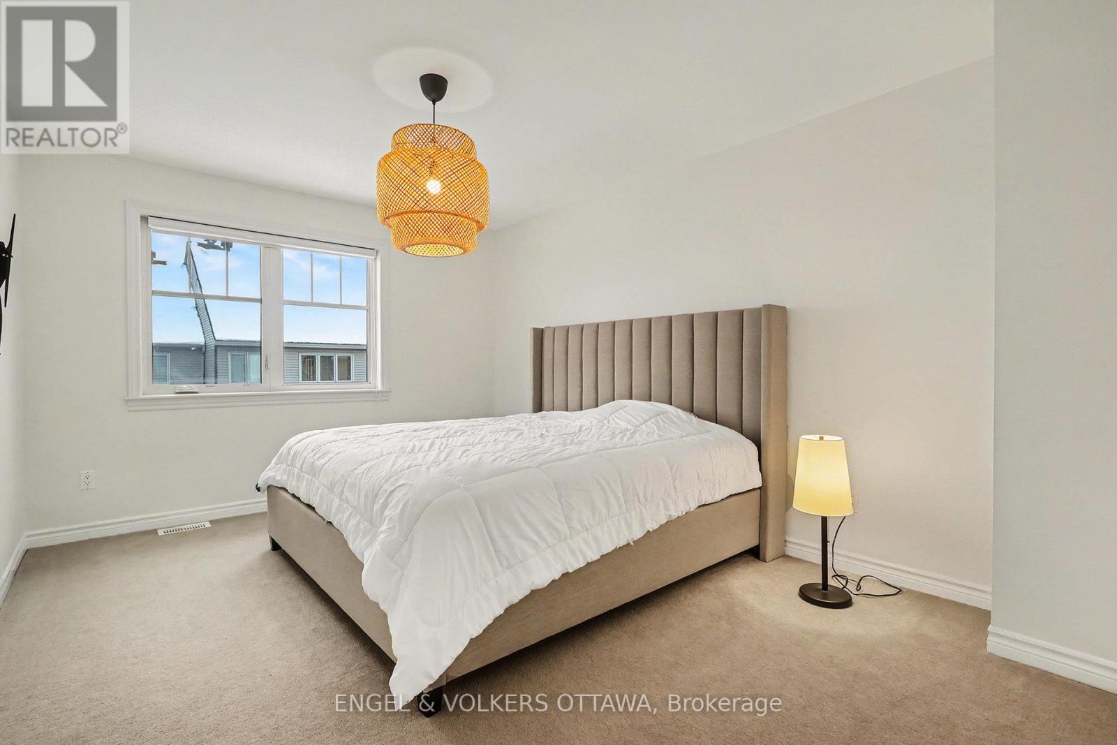 3987 Kelly Farm Drive, Ottawa, Ontario  K1T 0R7 - Photo 5 - X12686670