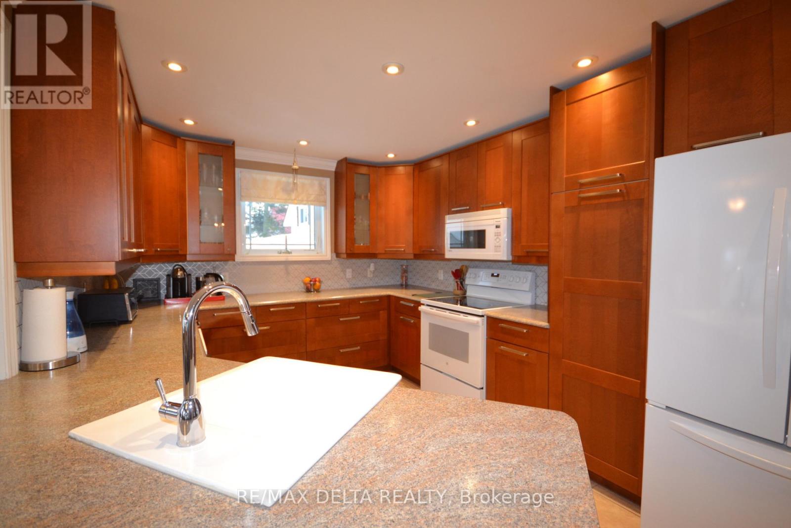 909 Chapman Street, Clarence-Rockland, Ontario  K4K 1E5 - Photo 4 - X12686762