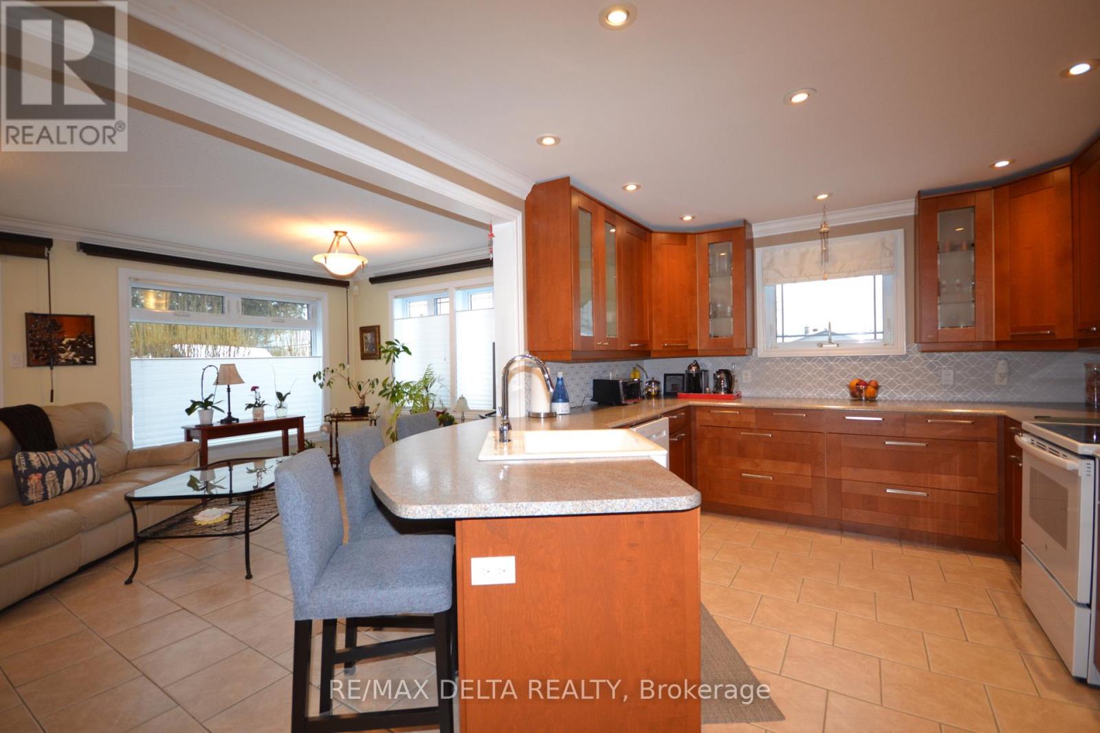 909 Chapman Street, Clarence-Rockland, Ontario  K4K 1E5 - Photo 7 - X12686762