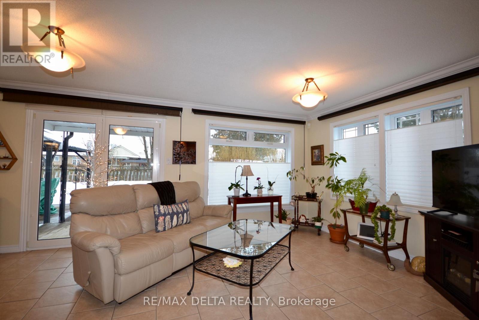 909 Chapman Street, Clarence-Rockland, Ontario  K4K 1E5 - Photo 8 - X12686762