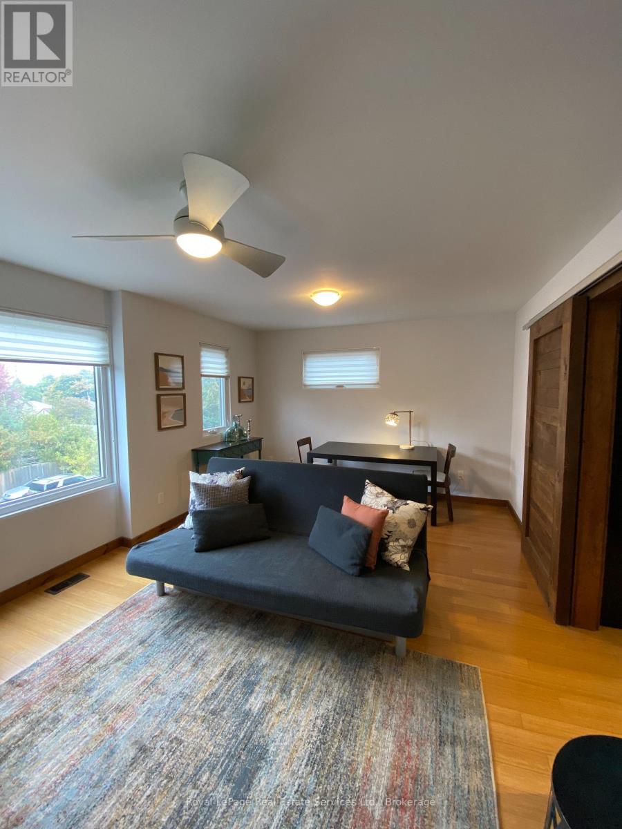 3 - 447 Kerr Street, Oakville, Ontario  L6K 3C2 - Photo 2 - W12686582