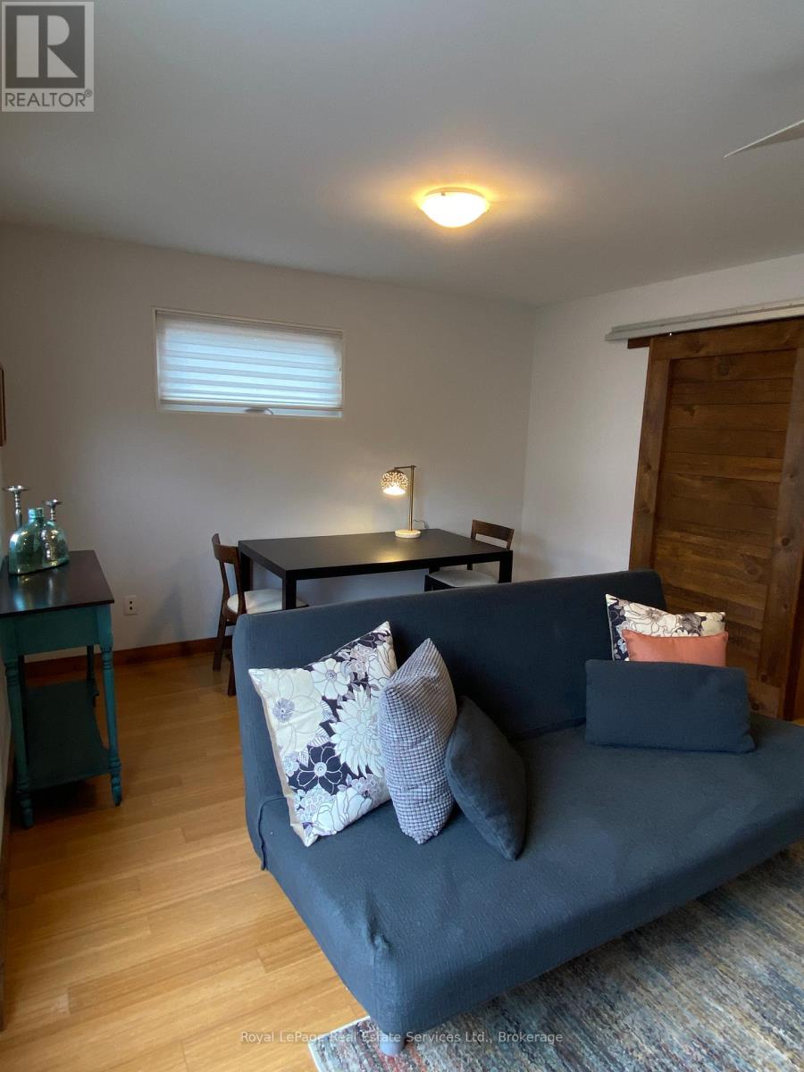 3 - 447 Kerr Street, Oakville, Ontario  L6K 3C2 - Photo 4 - W12686582