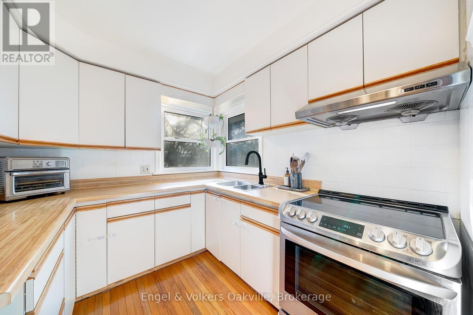 115 Welbourn Drive, Hamilton, Ontario  L9A 3N5 - Photo 10 - X12686672