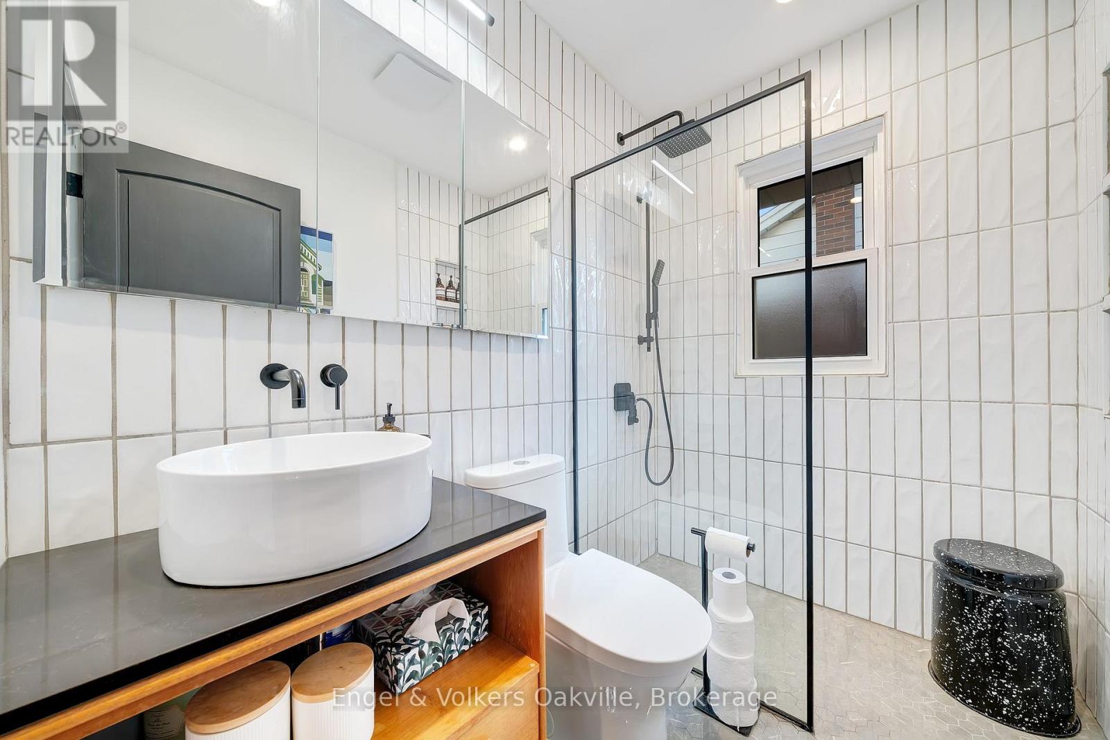 115 Welbourn Drive, Hamilton, Ontario  L9A 3N5 - Photo 14 - X12686672