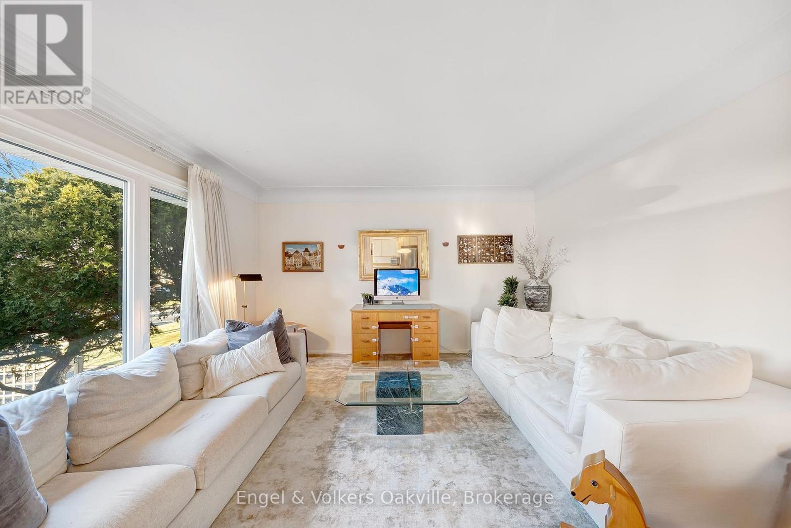 115 Welbourn Drive, Hamilton, Ontario  L9A 3N5 - Photo 3 - X12686672