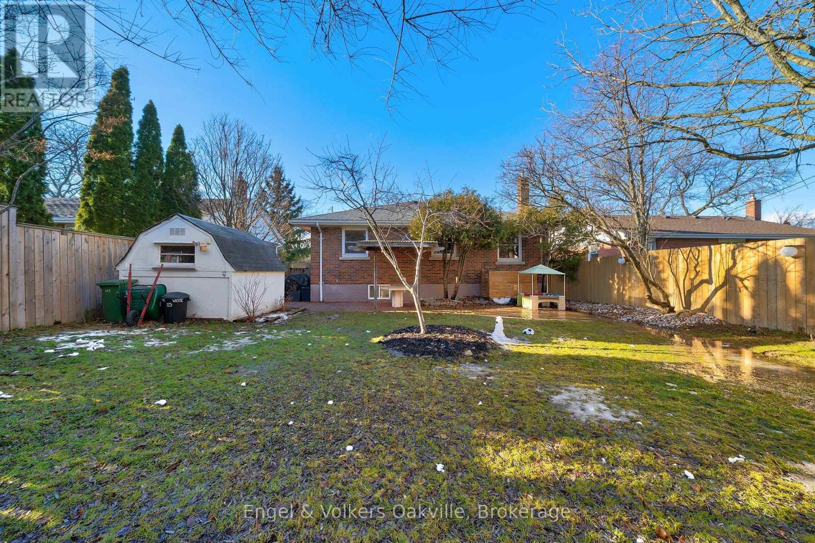 115 Welbourn Drive, Hamilton, Ontario  L9A 3N5 - Photo 34 - X12686672