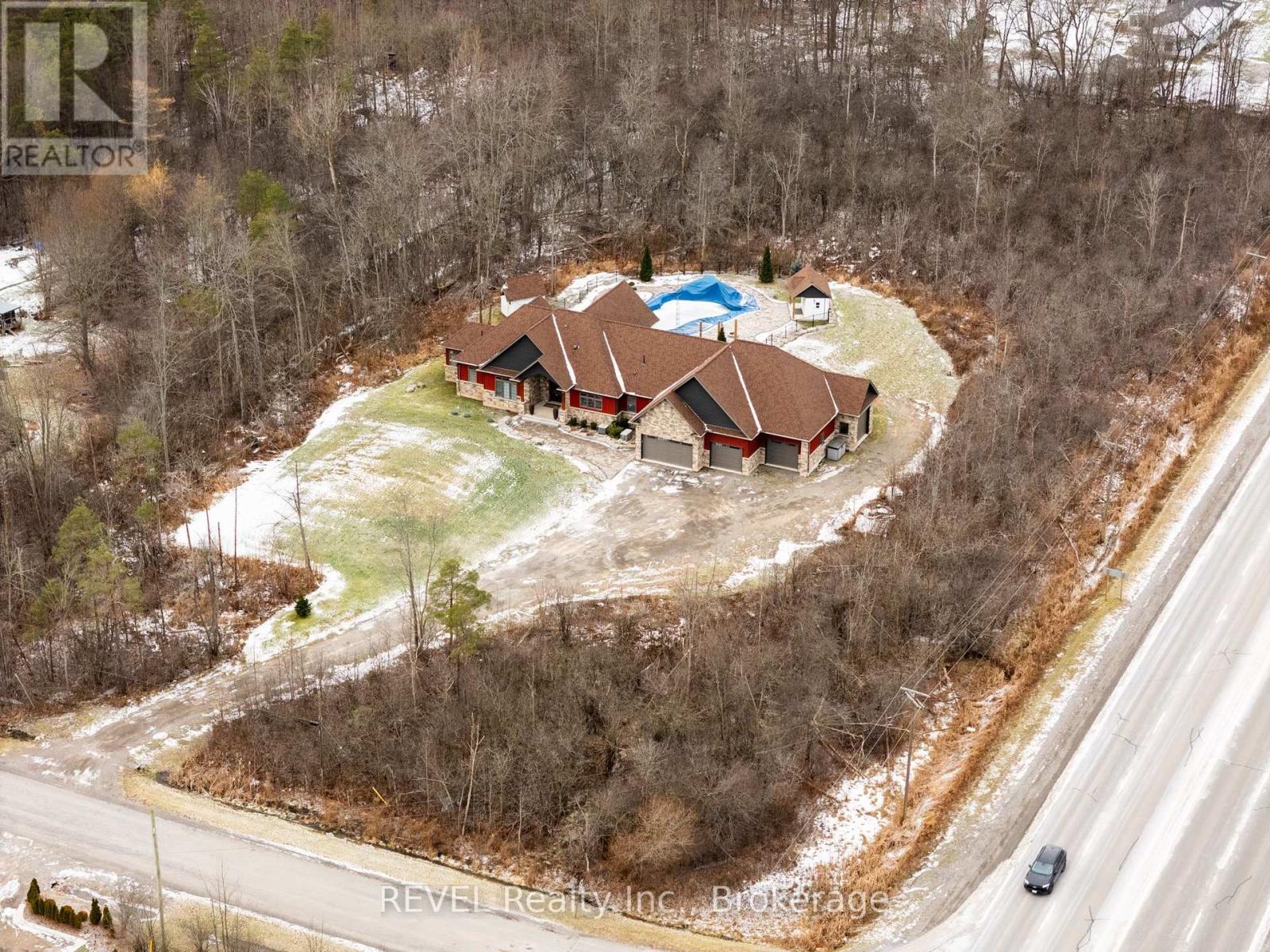 1041 Oakhill Boulevard, Fort Erie, Ontario  L0S 1N0 - Photo 4 - X12686588