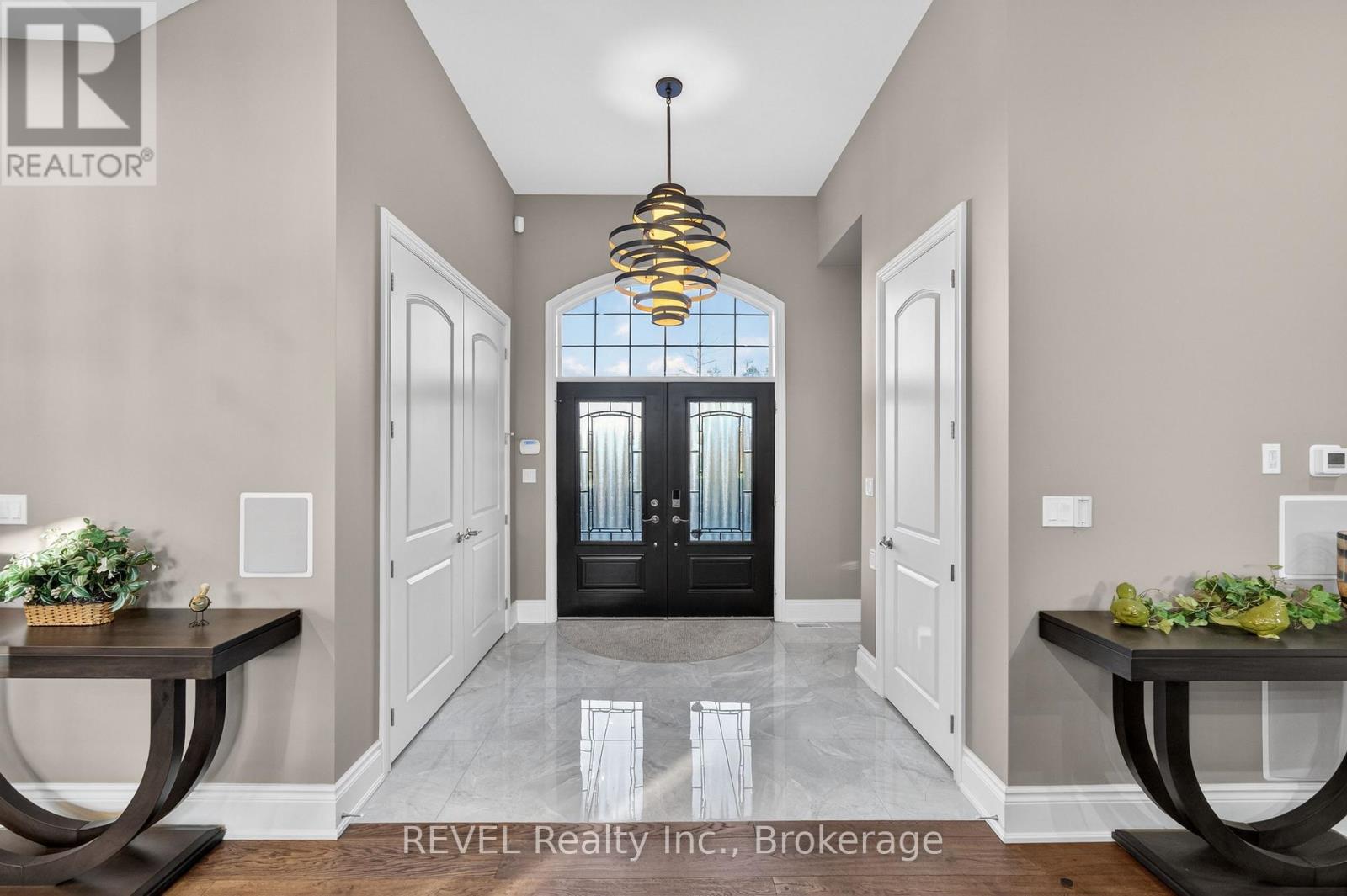 1041 Oakhill Boulevard, Fort Erie, Ontario  L0S 1N0 - Photo 5 - X12686588