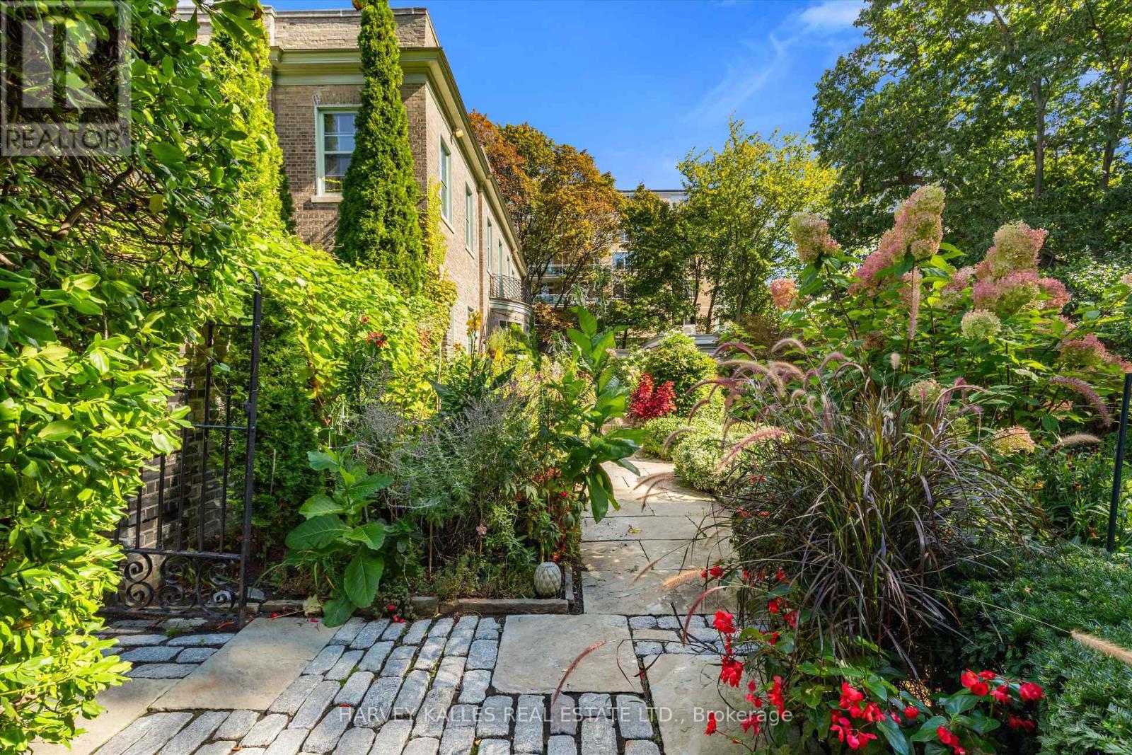 1 Edmund Gate, Toronto, Ontario  M4V 2M1 - Photo 17 - C12685978