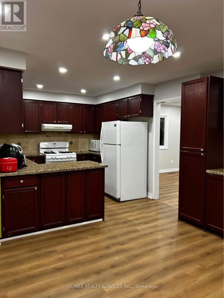 31 Inder Heights Drive, Brampton, Ontario  L6Z 3N1 - Photo 3 - W12649300