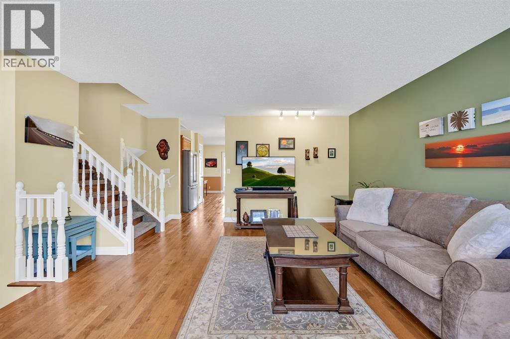 32 Rideau Close Sw, Airdrie, Alberta  T4B 1A6 - Photo 5 - A2263593