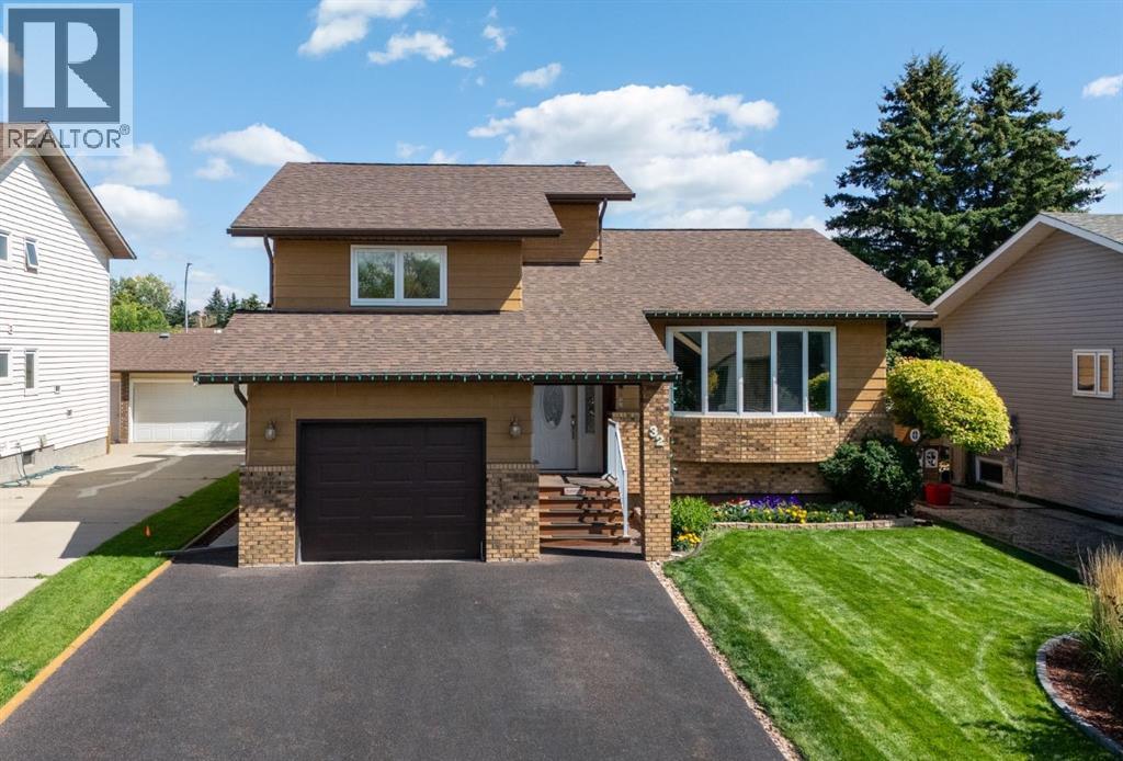 32 Rideau Close SW, Airdrie, Alberta