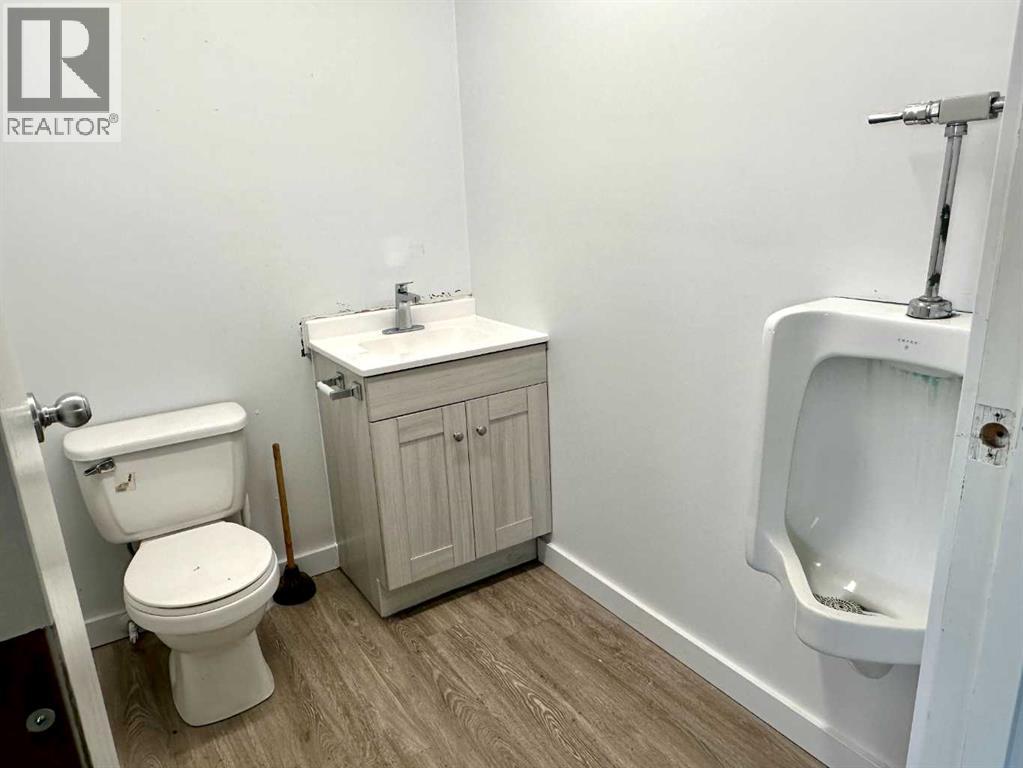 3 & 5 Van Der Horn Way, Rural Red Deer County, Alberta  T4S 2M4 - Photo 13 - A2278131