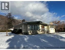 725 3rd Street, montrose, British Columbia