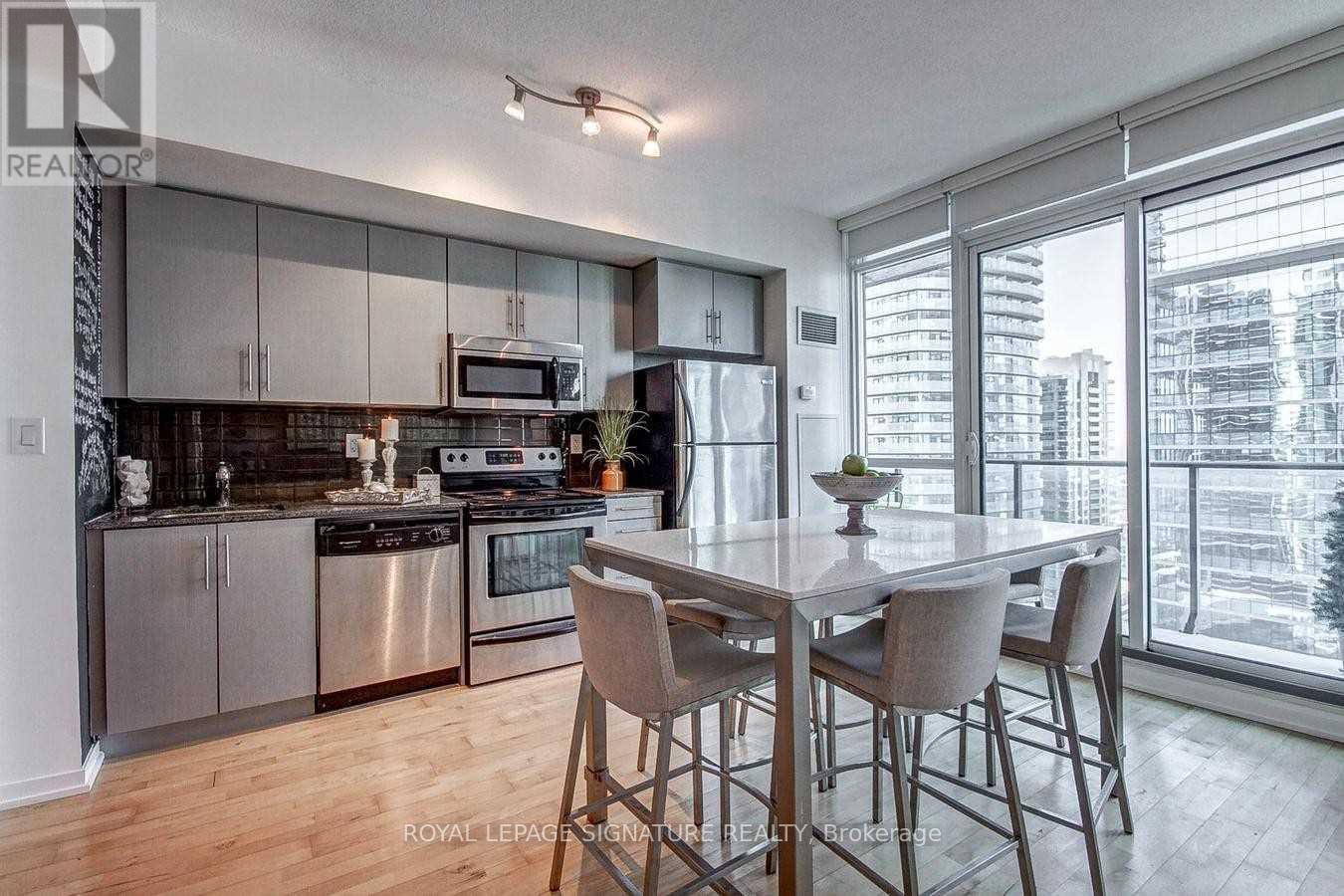 2404n - 65 Bremner Boulevard, Toronto, Ontario  M5J 0A7 - Photo 2 - C12686486