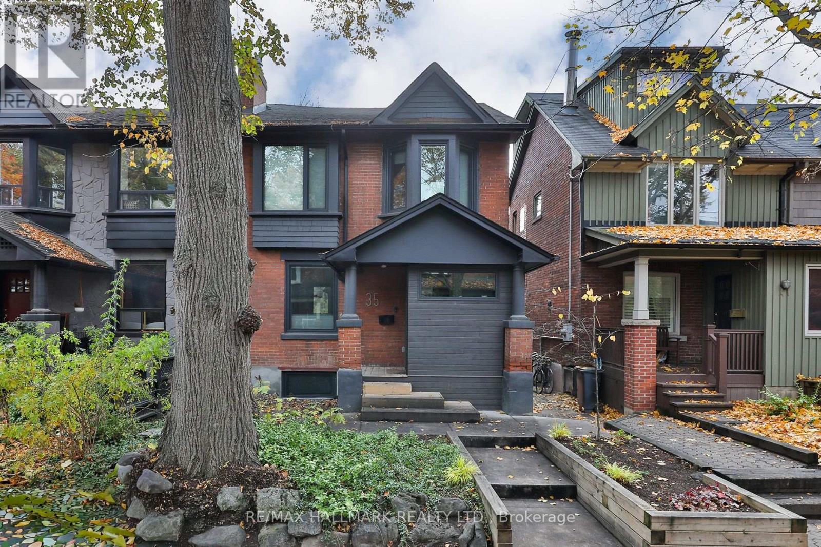 35 PALMERSTON GARDENS, Toronto, Ontario