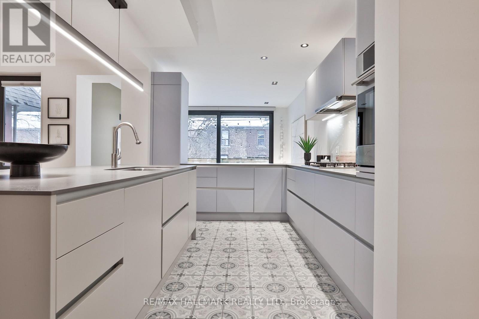 35 Palmerston Gardens, Toronto, Ontario  M6G 1V8 - Photo 12 - C12686528