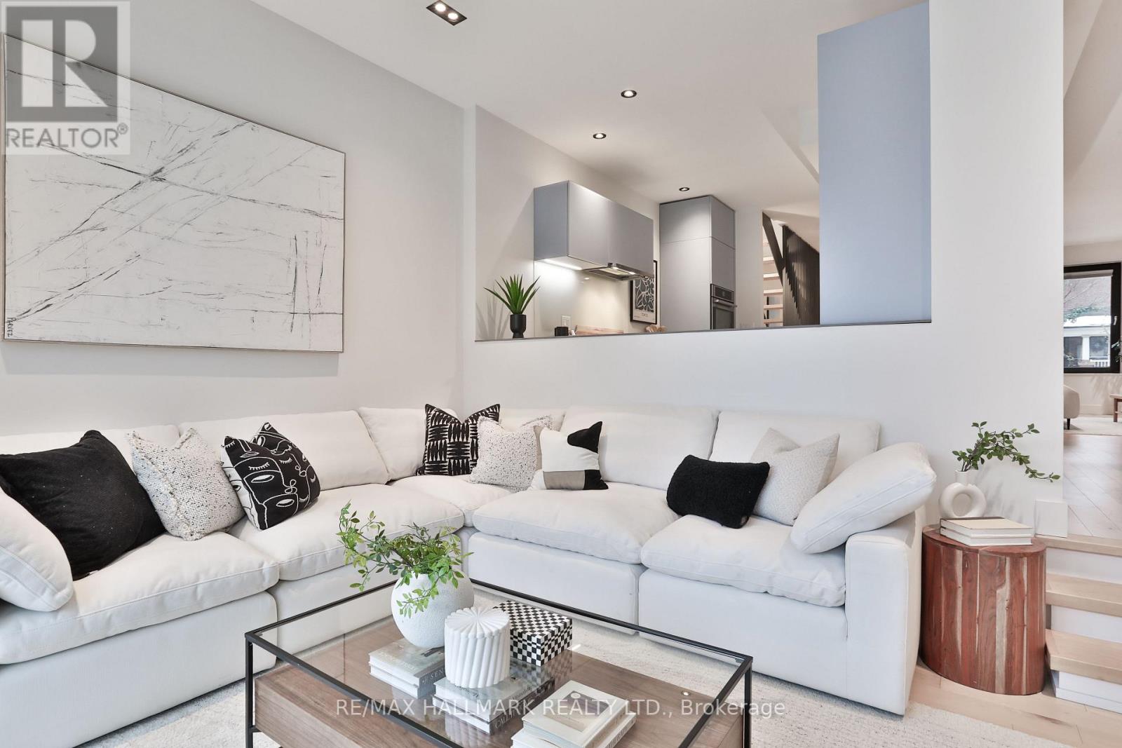 35 Palmerston Gardens, Toronto, Ontario  M6G 1V8 - Photo 14 - C12686528