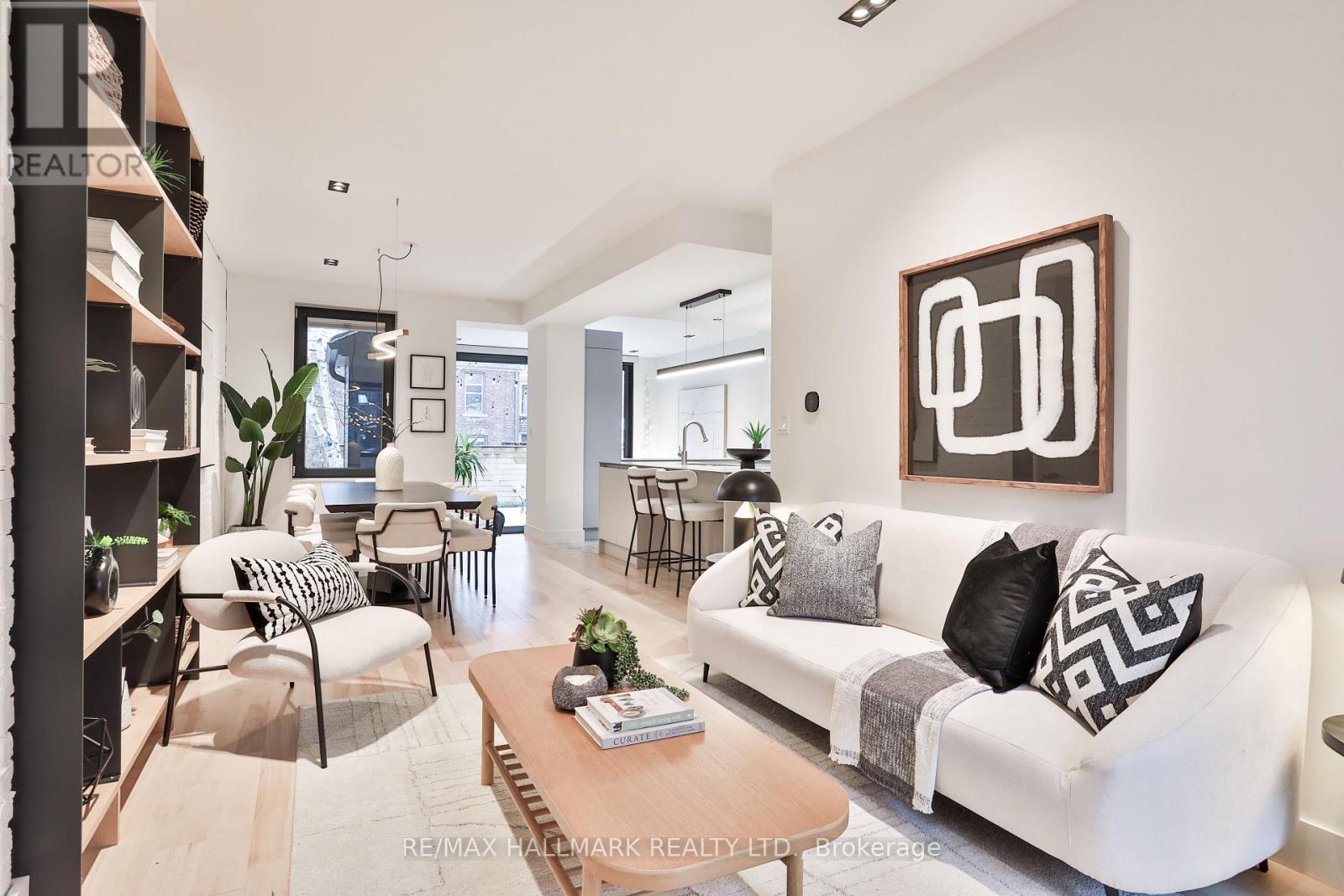 35 Palmerston Gardens, Toronto, Ontario  M6G 1V8 - Photo 3 - C12686528