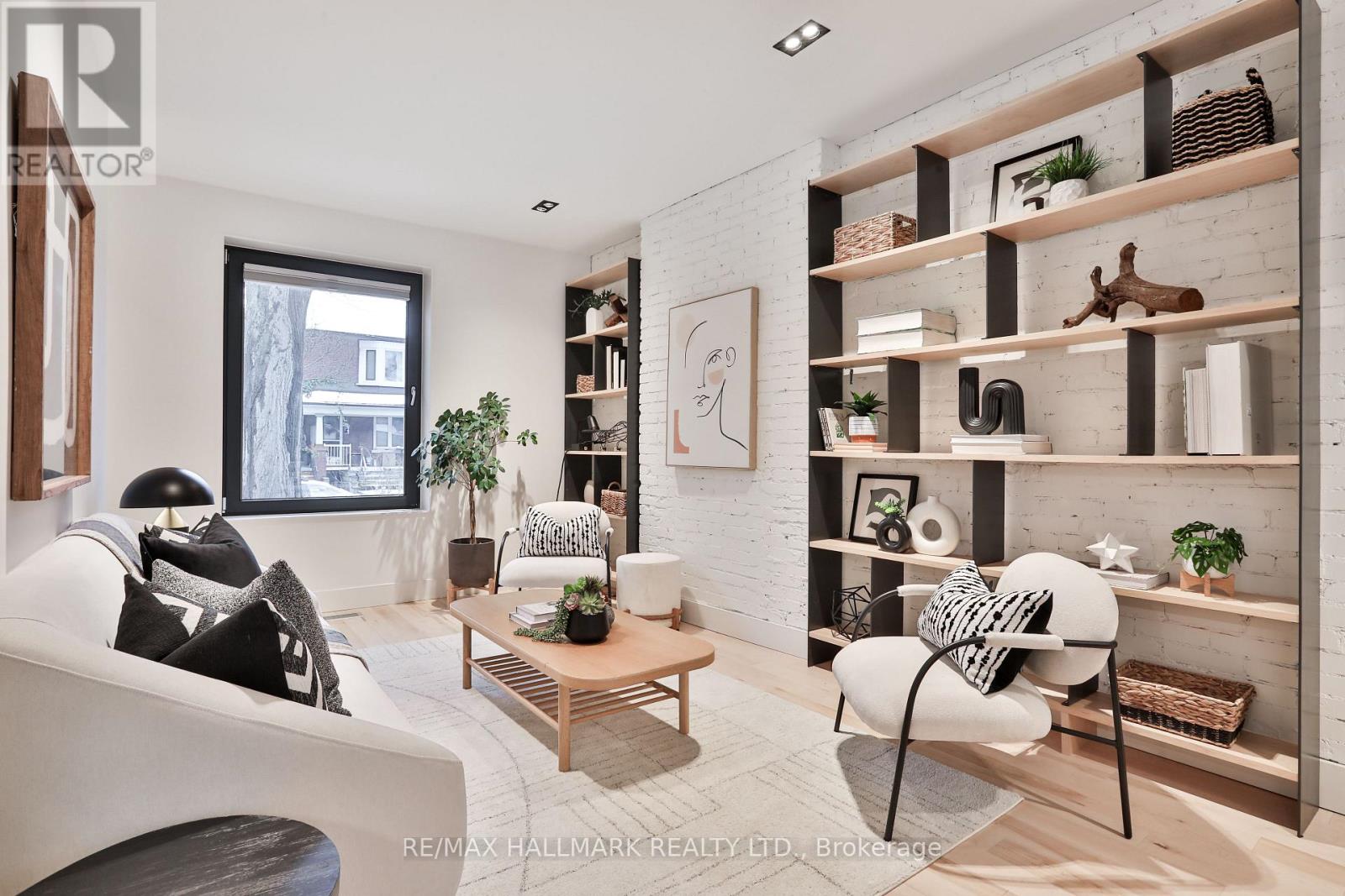 35 Palmerston Gardens, Toronto, Ontario  M6G 1V8 - Photo 4 - C12686528