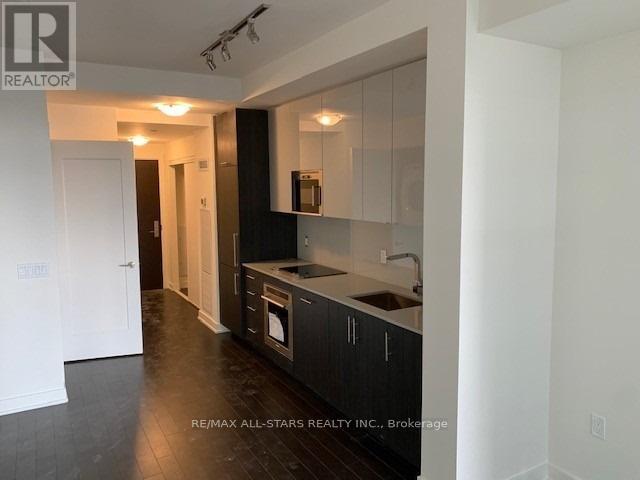 2302 - 330 Richmond Street W, Toronto, Ontario  M5V 1X2 - Photo 10 - C12686534