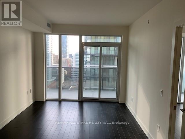 2302 - 330 Richmond Street W, Toronto, Ontario  M5V 1X2 - Photo 4 - C12686534