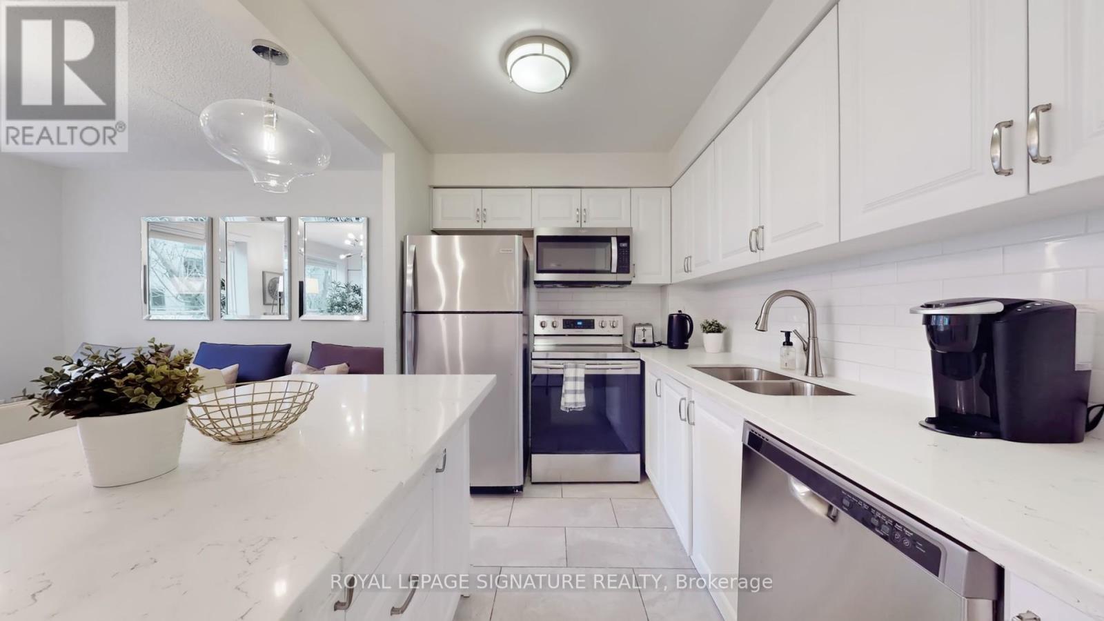 B - 61 Cameron Street, Toronto, Ontario  M5T 2H1 - Photo 10 - C12686570