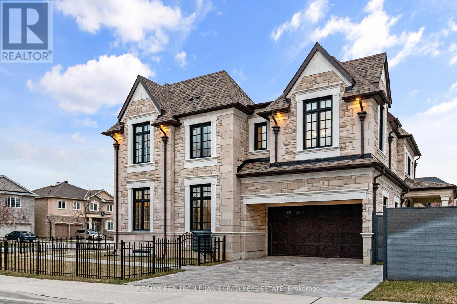 29 Ballyconnor Court, Toronto, Ontario  M2M 4C6 - Photo 3 - C12686590