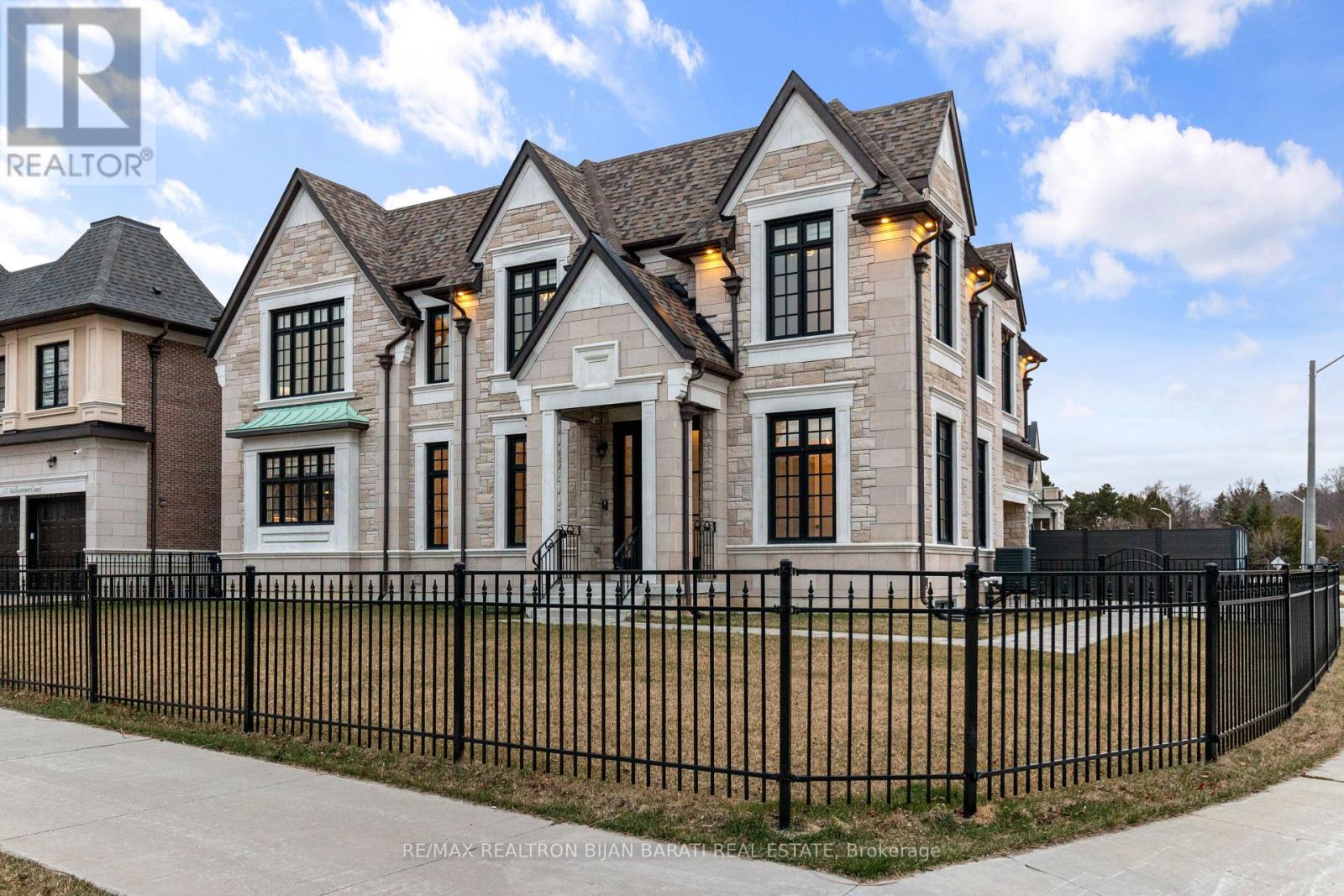 29 Ballyconnor Court, Toronto, Ontario  M2M 4C6 - Photo 49 - C12686590