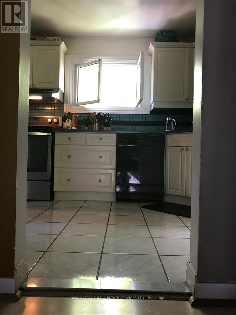 47 Snapdragon Drive, Toronto, Ontario  M2J 4X5 - Photo 9 - C12686684