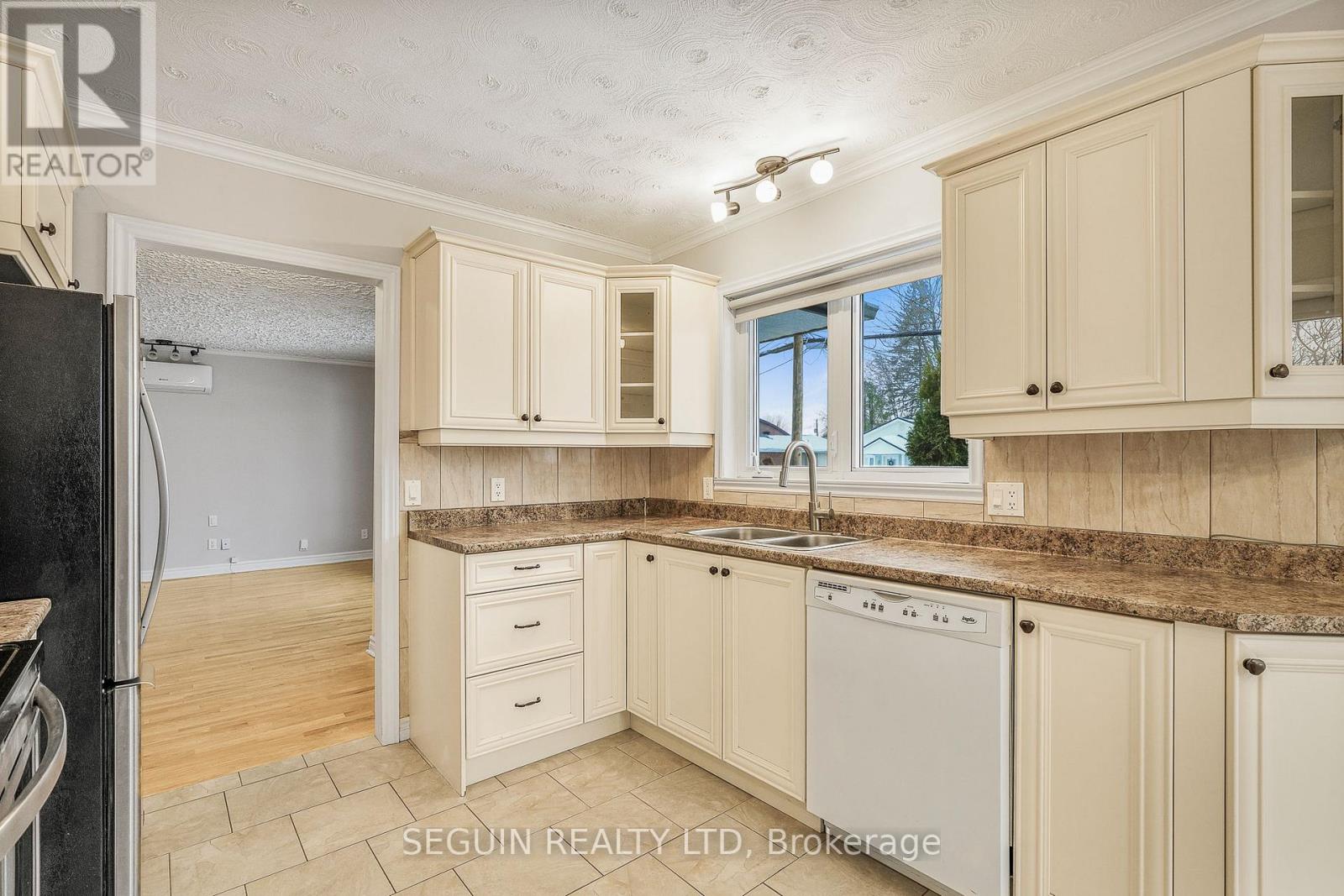 301-303 Chamberlain Street, Hawkesbury, Ontario  K6A 2G3 - Photo 10 - X12686698