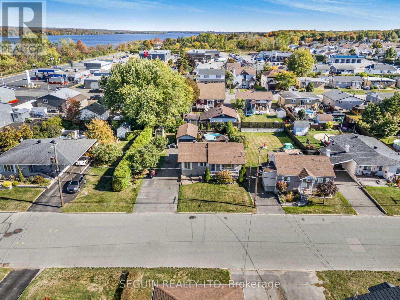 301-303 Chamberlain Street, Hawkesbury, Ontario  K6A 2G3 - Photo 2 - X12686698