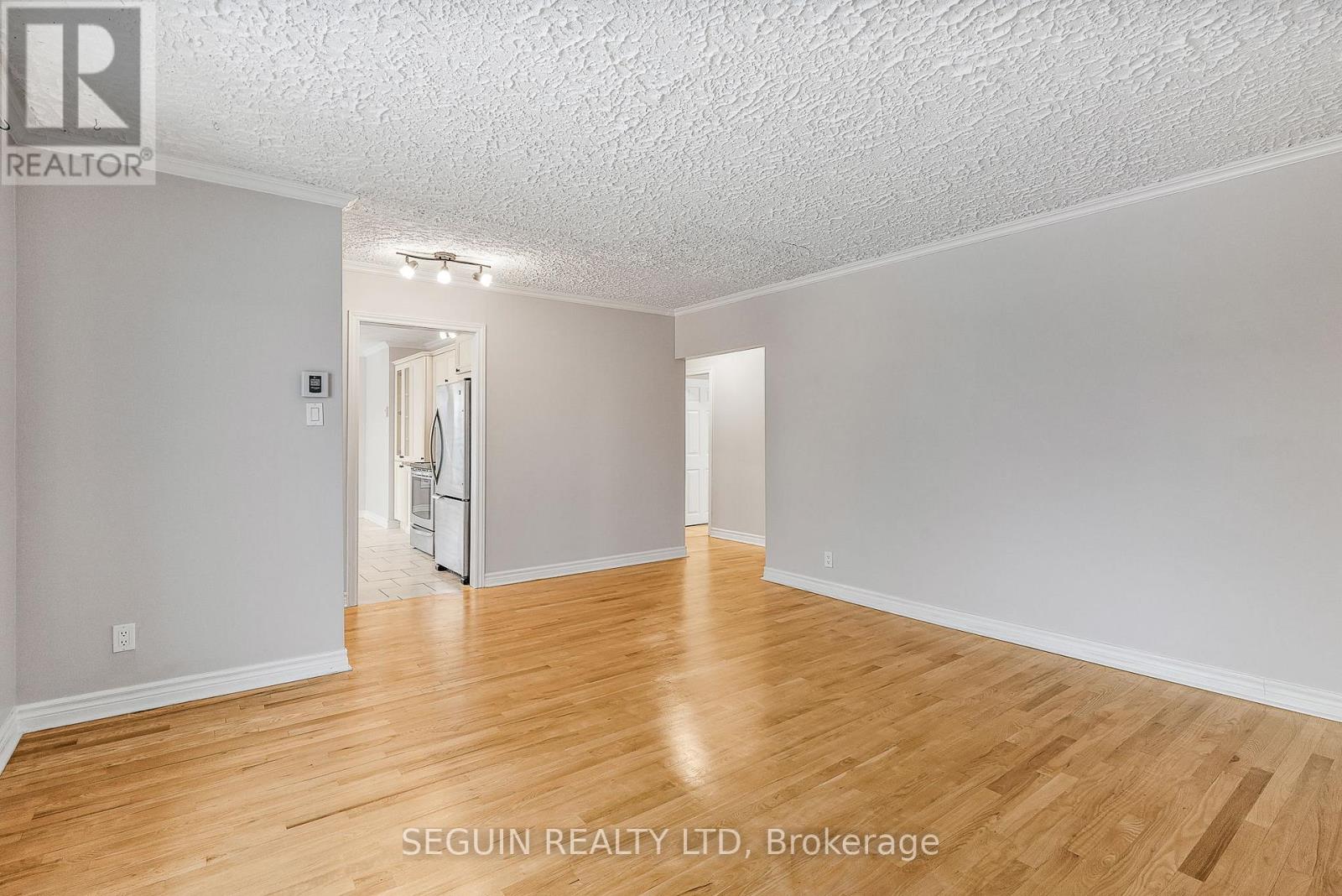 301-303 Chamberlain Street, Hawkesbury, Ontario  K6A 2G3 - Photo 5 - X12686698