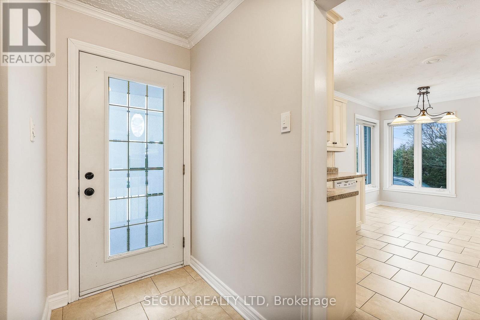 301-303 Chamberlain Street, Hawkesbury, Ontario  K6A 2G3 - Photo 7 - X12686698