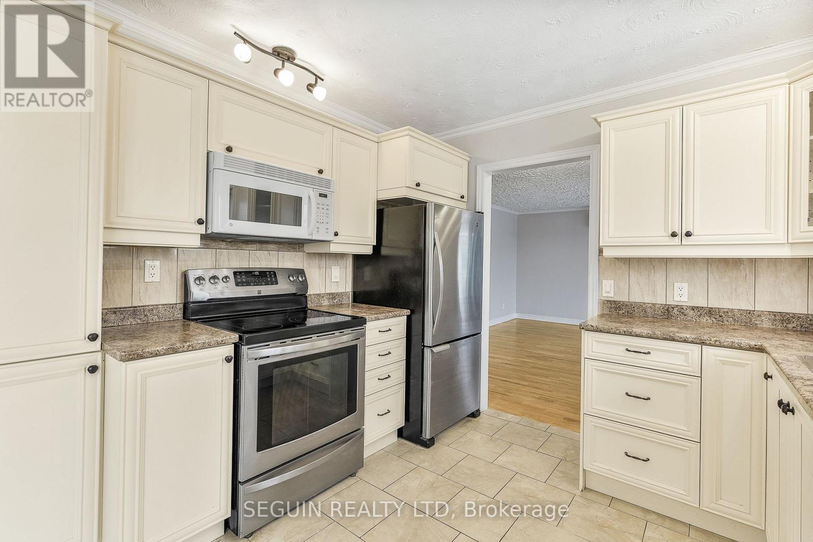 301-303 Chamberlain Street, Hawkesbury, Ontario  K6A 2G3 - Photo 9 - X12686698