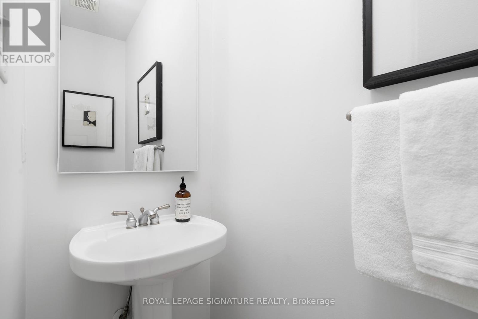 89 Winners Circle, Toronto, Ontario  M4L 3Y7 - Photo 12 - E12686556